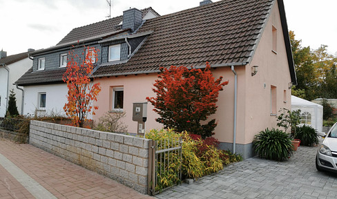 Affordable, renovated semi-detached house in a desirable residential area in Dieburg.