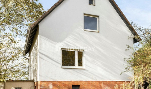 Apartment on the upper floor, approximately 50 square meters, located in Bothfeld, Hanover. Part of a detached house.