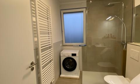 Neue möblierte WG -Etagenwohnung mit Balkon