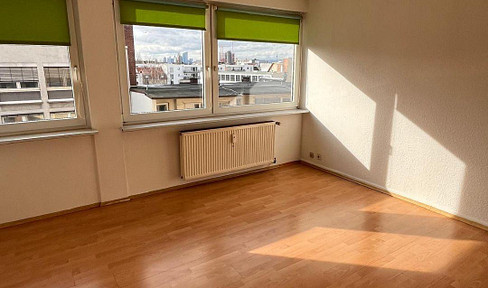 2-room apartment with balcony and fitted kitchen, located in the center of Offenbach am Main.