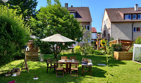 Sunny 3-bedroom apartment with a large garden – The fourth room is separate and has its own toilet.