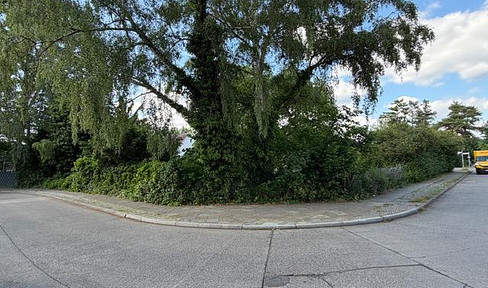 Building plot for sale in the Blumenviertel district of Berlin-Rudow – commission-free for buyers.
