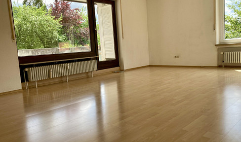 Sun-drenched living in a green setting in Albstadt: 4 rooms with a large terrace.