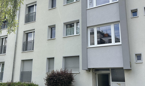 Renovated, bright 3-room apartment with balcony, located in a quiet area, with excellent transport links.