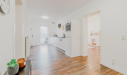 Newly renovated 4.5-room ground-floor apartment with a private, enclosed terrace - Prime location in Kelkheim.