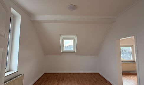 Charming 4-room apartment in a historic building with a large attic.