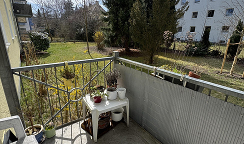 Quiet 3-room apartment with balcony.