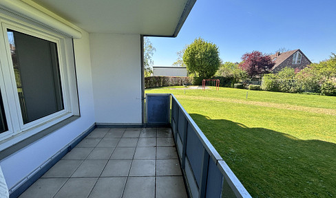 Freshly renovated 2-room apartment with balcony and fitted kitchen.