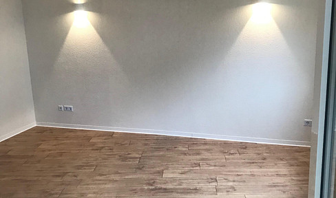 Bright 2-room apartment on the ground floor with a balcony, located in the desirable Adlershof area.