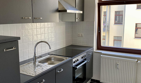 Bright, newly renovated 2.5-room apartment with a new fitted kitchen and a large balcony, located in Sudenburg.