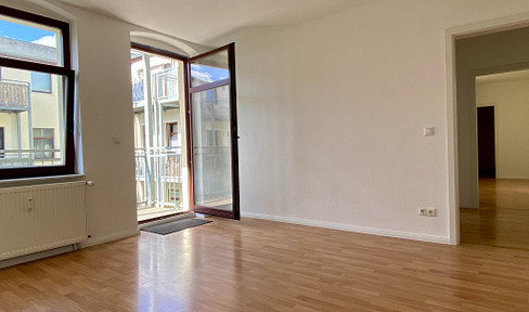 Bright, newly renovated 2.5-room apartment with a balcony and new fitted kitchen in Magdeburg-Sudenburg.