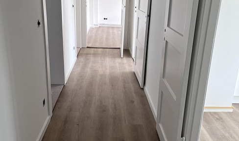 High-quality, fully renovated 4-room apartment – available for the first time in the Franken district of Stralsund.