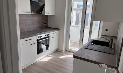 High-quality, fully renovated 4-room apartment – available for the first time in the Franken district of Stralsund.