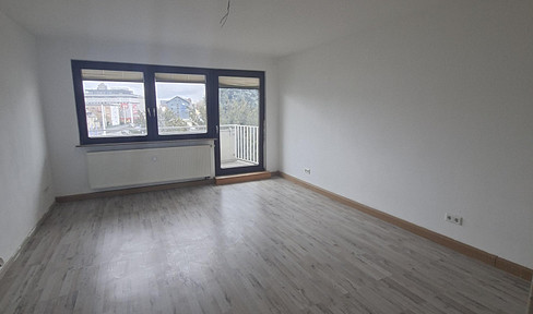 Bright 2-room apartment with balcony and parking space in Würzburg-Heidingsfeld (with elevator).