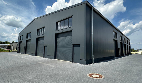 Modern, heated hall with toilet facilities for rent in Rheinbach, with optional office space.