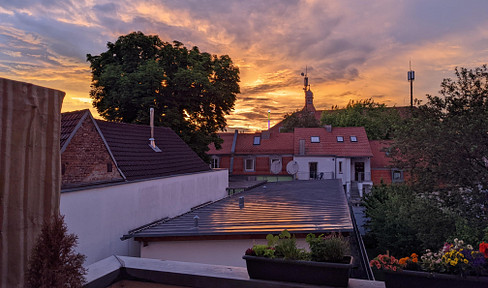 Attractive, bright 2.5-room apartment for rent in the old town, offered privately.