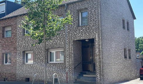 Gepflegtes Mehrgenerationenhaus mit Garten und Garage