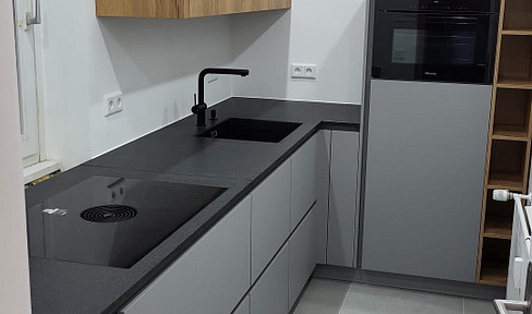 Modernized 2-room apartment with a renovated balcony, a Miele kitchen, and a parking space in Erkrath-Hochdahl.