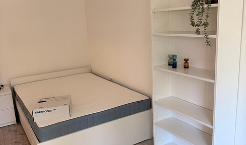 First occupancy | Furnished room in a renovated apartment – Düsseldorf Mörsenbroich.