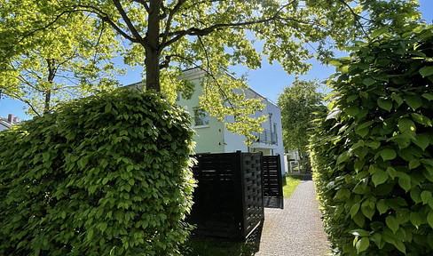 Exclusive living in a green setting, in a prime location: Stylish 3-room apartment with a terrace in Bonn.
