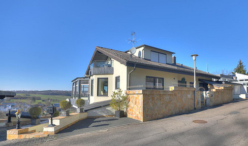 Exklusives Einfamilienhaus mit Einliegerwohnung, Panoramablick & Wellness-Sauna in Unterheinriet