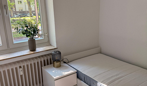 First occupancy | Furnished room in a renovated shared apartment – Düsseldorf Mörsenbroich.