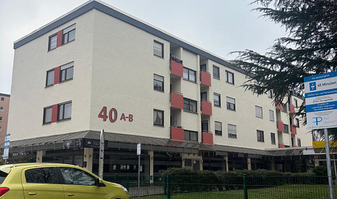 3-room apartment with 2 balconies, a kitchen, and parking space – pets are welcome.