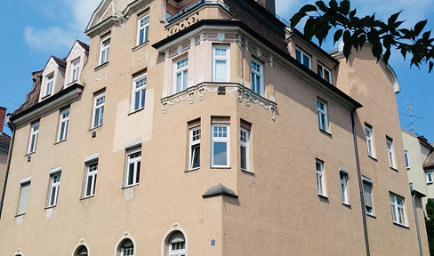 3-Zimmer Altbauwohnung mit Dachterrasse und Küche