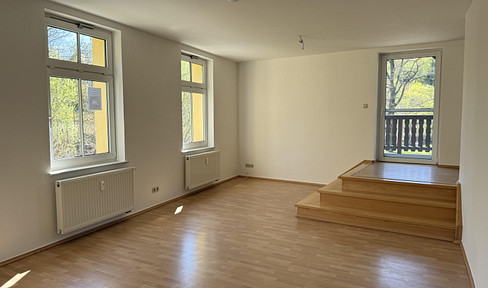 Spacious 4-room apartment with 115 m², a balcony, and a garage, located in a quiet area on the Spree river.
