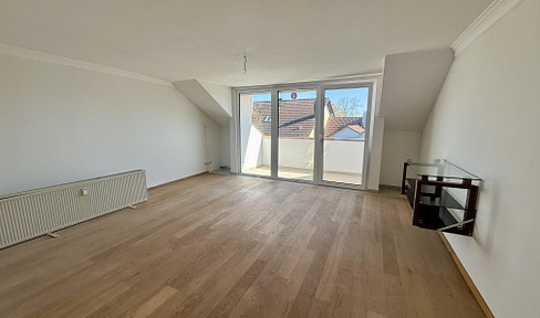 3.5-room attic apartment with a new balcony, 2 parking spaces, and a beautiful view.