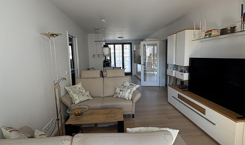 Bright and modern apartment with a terrace (1st floor), excellent price in a prime location with a garden, leasehold property.