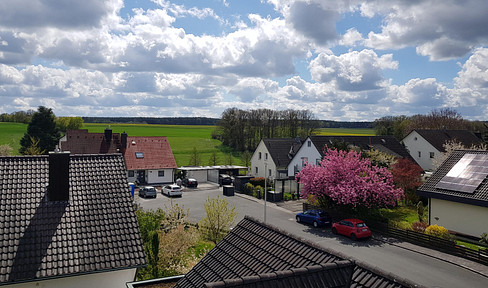 Helle 4-Zi-Whg., ca. 98 m² mit überdachten Balkon und Tageslichtbad