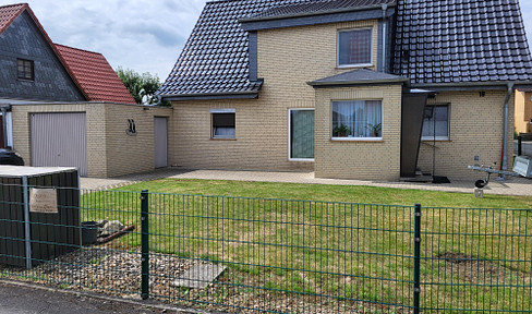 Lichtdurchflutetes Massives Einfamilienhaus