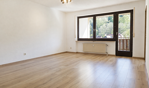 🏡 Helle 1,5-Zimmer-Wohnung mit Balkon, Garage & Grünblick in ruhiger Lage von Bad Berneck