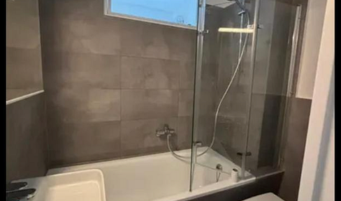 Renovated 1-bedroom apartment with high-quality finishes in the Charlottenburg district of Berlin.