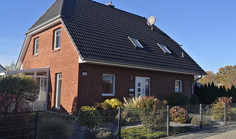 For sale by owner: High-quality, energy-efficient detached house (A+) with swimming pool, sauna, and conservatory.