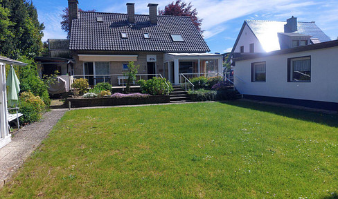 Freistehendes Einfamilienhaus mit Einliegerwohnung - provisionsfrei