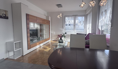 No commission, suitable for owner-occupation or as an investment property, Munich-Schwabing, corner of Leopoldstraße, 2-room apartment.