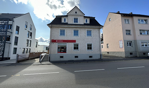 Bright, Renovated, and Centrally Located 95 sqm 3-Room Apartment with a Great Kitchen, Suitable for a Group of 3, Furnished, in Amberg.