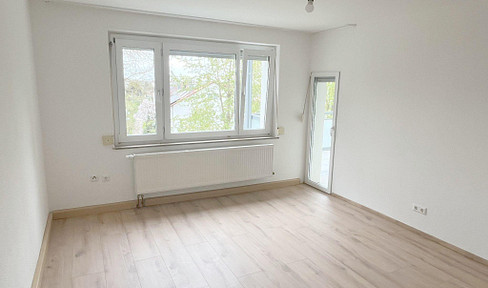 Newly renovated, bright 3-room apartment with fitted kitchen and 2 balconies, located in Ulm-Eselsberg.