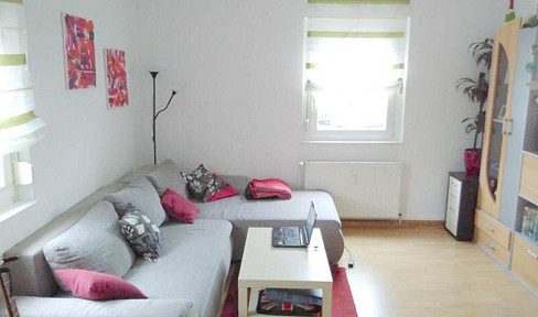 Beautiful, bright, and well-maintained 2-room apartment with fitted kitchen in Düsseldorf city center.