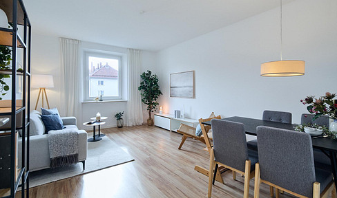 ST. JOHANNIS - Bright, quiet 4-room apartment with balcony - First occupancy after renovation - No commission fees.