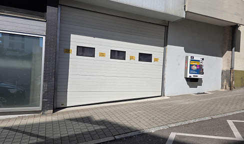 Prime commercial space – flexible use with warehouse and courtyard | €4.60 per square meter | No commission fees.