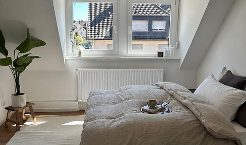 No commission - Bright, fully renovated 3-room apartment - also suitable for shared living.