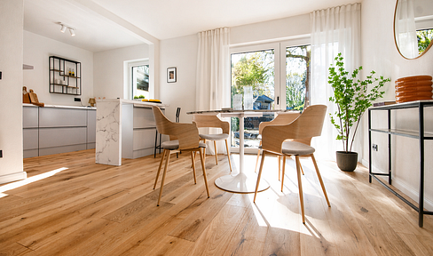 Completely renovated terraced house (energy efficiency class A+, EH70) with a garden and garage – move in immediately without any renovation worries.