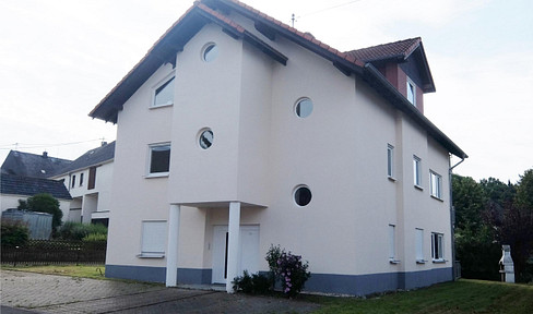 Beautiful 3-room apartment INCLUDING kitchen + balcony * in Goddert.