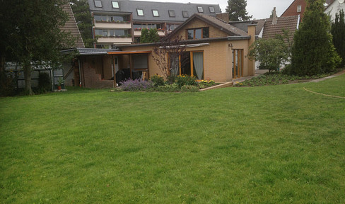 Großer Garten mit Haus in Ratingen-Lintorf