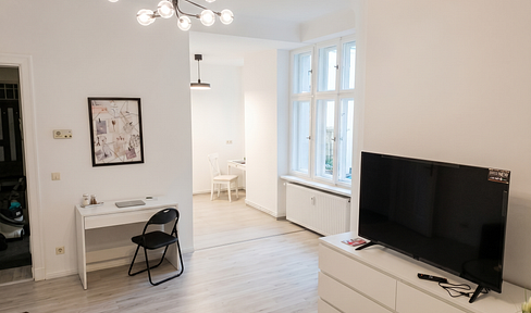 Cozy and quiet apartment in a well-maintained older building, located in a prime area of Friedrichshain, near Ostkreuz.