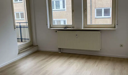 Charming 2-room apartment in Heilbronn with fitted kitchen and balcony.