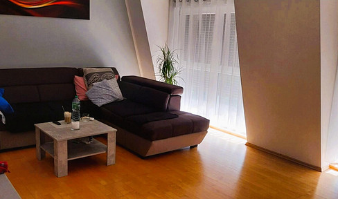 Bright and airy, with no agency fees: Spacious 110m² apartment (suitable for shared living) with a balcony and 2 bathrooms.